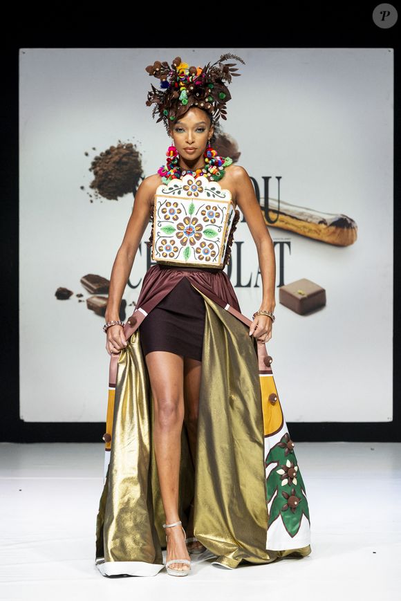 Christophe Bertrand et Nicolas Morin pour La Reine Astrid & le créateur Ricardo Dávila pour Promperú France Modèles portés par Ophély Mézino - Défilé d'ouverture du salon du chocolat 2023 à Paris porte de Versailles en faveur de l’association Mécénat Chirurgie Cardiaque le 27 octobre 2023.

© Perusseau / Veeren / Bestimage