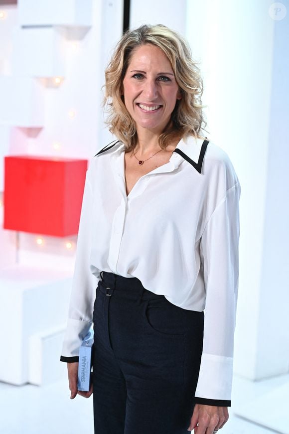 Naissance - Maud Fontenoy est maman pour la cinquième fois à l'âge de 46 ans d'une petite fille prénommée Eléa - Exclusif - Maud Fontenoy - Enregistrement de l'émission "Vivement Dimanche" au Studio Gabriel à Paris, présentée par M.Drucker et diffusée le 27 novembre sur France 3. Le 16 novembre 2022
© Guillaume Gaffiot / Bestimage

|Exclusif - Enregistrement de l'émission "Vivement Dimanche" au Studio Gabriel à Paris, présentée par Michel Drucker et diffusée le 27 novembre sur France 3