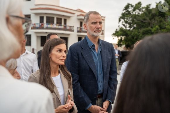 Le roi Felipe VI d'Espagne et la reine Letizia rencontrent des personnes affectées par le volcan Tajogaite pour s'informer sur les travaux de reconstruction de l'île le 6 juin 2025. Europa Press / Bestimage