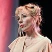 Julie Depardieu et Philippe Katherine vivent dans une ville cossue de la banlieue parisienne, pourtant, elle ne voulait plus y habiter