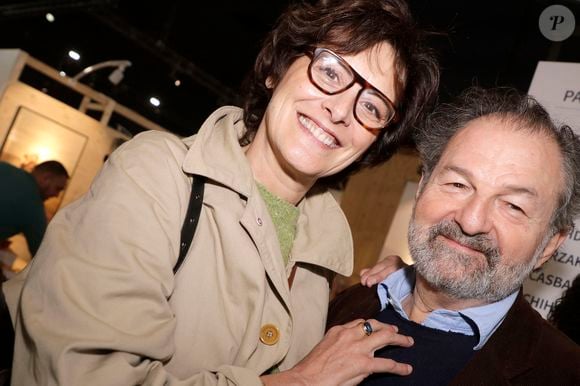 Inès de la Fressange et son compagnon Denis Olivennes au festival du Livre de Paris 2023 au Grand Palais Éphémère à Paris, le 22 avril 2023.

Photo : Cedric Perrin / Bestimage