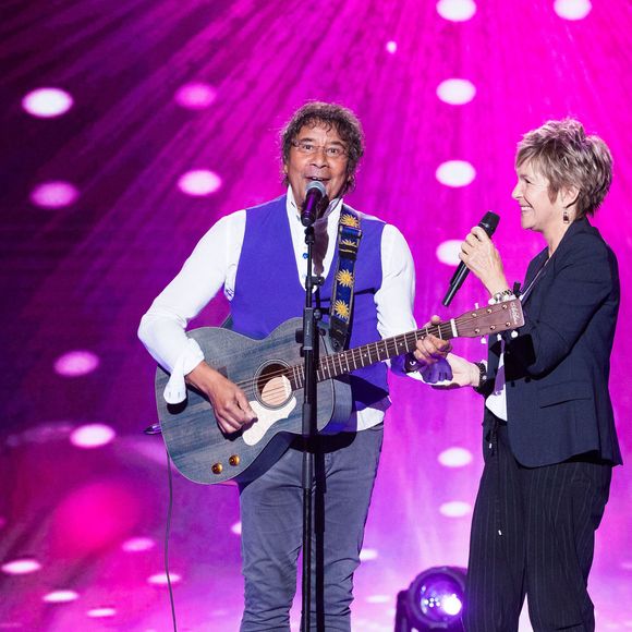 "J'ai ma vie et elle la sienne. Nous nous sommes vus cet été avec chacun nos partenaires. Nos sentiments l'un envers l'autre sont bien au-delà", a souligné le grand ami d'Alain Souchon. 

Exclusif - Laurent Voulzy et Véronique Jannot - Enregistrement de l'émission "La boîte à Secrets 5" à Paris, qui sera diffusée le 6 novembre sur France 3. Le 21 septembre 2020 © Tiziano Da Silva / Bestimage