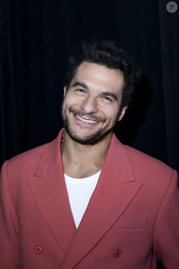 Amir en backstage de l'enregistrement de l'émission "La fête de la chanson française - 20 ans d'émotions" présentée par L.Thilleman et A.Manoukian, et diffusée le 17 avril sur France 3 à Paris, France, le 9 décembre 2025. © Jack Tribeca/Bestimage