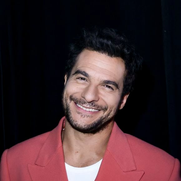 Amir en backstage de l'enregistrement de l'émission "La fête de la chanson française - 20 ans d'émotions" présentée par L.Thilleman et A.Manoukian, et diffusée le 17 avril sur France 3 à Paris, France, le 9 décembre 2025. © Jack Tribeca/Bestimage
