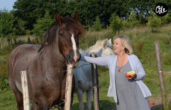 "La Mayenne regorge de paysages extraordinaires. C’est très fort d’avoir sous les yeux quelque chose d’aussi beau", expliquait-elle à Ouest-France en 2021.

Exclusif - Apres la vente de sa propriete de Porquerolles, Mylene Demongeot s'est achetée une ferme en Mayenne. DANIEL ANGELI / BESTIMAGE