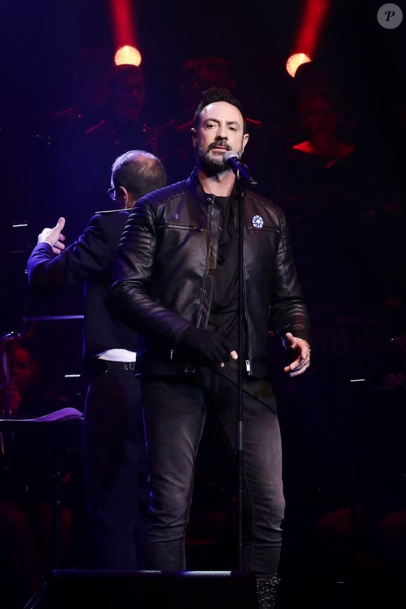Yvard ( interpréte une chanson originale écrite par Jean-Jacques Goldman pour ce concert)  au concert des sentinelles à la salle Pleyel à Paris au profit de l'association "Bleuet de France" le 10 avril 2025.
L’intégralité des dons de ce spectacle sera reversée à l’Œuvre nationale du Bleuet de France qui vient en aide aux blessés des armées, aux victimes du terrorisme, aux combattants d’hier et d’aujourd’hui, aux pupilles de la Nation, aux veuves de guerre et aux familles endeuillées.

© Jack Tribeca / Bestimage