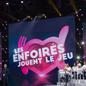 Comme tous les ans, le spectacle tant attendu spectacle des Enfoirés organisé au profit des Restos du Coeur est diffusé sur la première chaîne. Cette 36ème édition est d'ailleurs programmée pour le 7 mars prochain.

Exclusif - Nikos Aliagas, Amel Bent, Laure Pester (Lorie), Michael Youn, Mimie Mathy, Gérard Jugnot, Zazie, Claudio Capéo, Patrick Fiori, Kad Merad, Liane Foly, Jenifer Bartoli, Slimane, Patrick Bruel, Christophe Willem - Enregistrement de l'émission "Les enfoirés jouent le jeu", qui sera diffusée le 30 novembre en prime time sur TF1. Le 18 novembre 2019 © Cyril Moreau / Bestimage