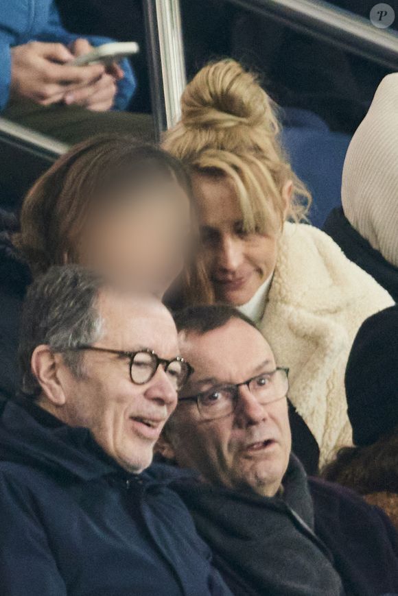 Elodie Gossuin et sa fille - Célébrités dans les tribunes du match de Ligue 1 McDonald's opposant le Paris Saint-Germain (PSG) à L’AS Monaco (4-1) au Parc des Princes à Paris le 7 février 2024. © Cyril Moreau/Bestimage