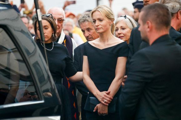 Manon Ardisson, Patrick Ardisson, Audrey Crespo-Mara - Sorties des obsèques de Thierry Ardisson en l’église Saint-Roch de Paris, France, le 17 juillet 2025. © Clovis-Jacovides/Bestimage