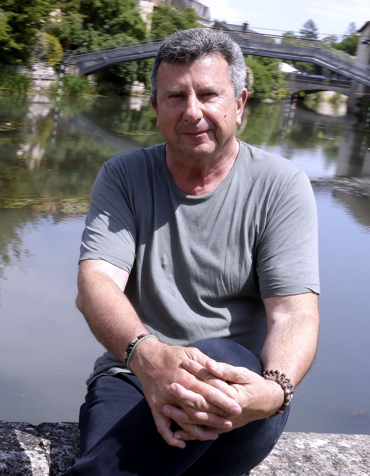 Avec un bout de poumon en moins..." : Pascal Bataille se confie sur son  rapide retour à la télévision après son diagnostic - Purepeople