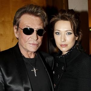 EXCLUSIF - Johnny Hallyday, Laura Smet - Vente aux enchères des poupées « Frimousses des créateurs », à l'hôtel des ventes Drouot Montaigne au profit de l'UNICEF, sous la conduite de Maître Pierre Cornette de Saint Cyr et Maître Georges Delettrez, à Paris le 13 décembre 2011. © AGENCE / BESTIMAGE