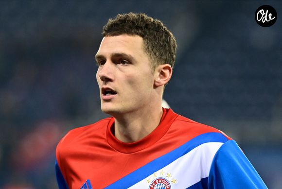 En début de semaine, le champion du monde 2018 était pourtant à Lille pour saluer le dernier match en France de Didier Deschamps.

Benjamin Pavard ( 5 - Bayern Munich ) - - Match de 8ème de finale aller de la Ligue Des Champions 2023 (LDC) "PSG - Bayern Munich (0-1)" au Parc Des Princes, le 14 février 2023.
JB Autissier / Panoramic / Bestimage