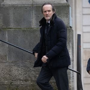 Jean-Marc Dumontel lors de la cérémonie d'enterrement de l'acteur franco-danois Niels Arestrup devant l'église Saint-Roch à Paris, le 10 décembre 2024. Niels Arestrup, décédé le 1er décembre 2024 à l'âge de 75 ans, était un pilier du théâtre et du cinéma français depuis les années 1970, mais son profil a été rehaussé au niveau international au cours de la première décennie de ce siècle par deux films réalisés par Jacques Audiard. Photo par Nasser Berzane/ABACAPRESS.COM