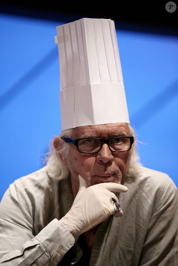 Le chanteur Eric Charden est photographié pendant une ronde musicale de "Age Tendre et Tete de Bois" sur la mer Méditerranée, dans le sud de la France, le 10 décembre 2008. Photo par Stephane Lemouton/ABACAPRESS.COM.