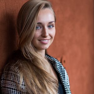 Emma Smet - People au village des Internationaux de Tennis de Roland Garros à Paris, le 6 juin 2018. 
© Cyril Moreau/Bestimage