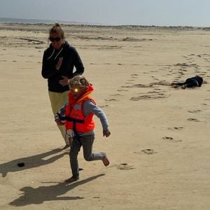 Agathe Lecaron partage de rares photos d'elle avec son mari François Pellissier ainsi que leurs enfants Gaspard et Félix.