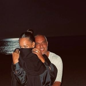 Amel Bent avec son mari Patrick Antonelli et leurs trois enfants. Photo publiée par Patrick Antonelli sur Instagram le 22 août 2021.