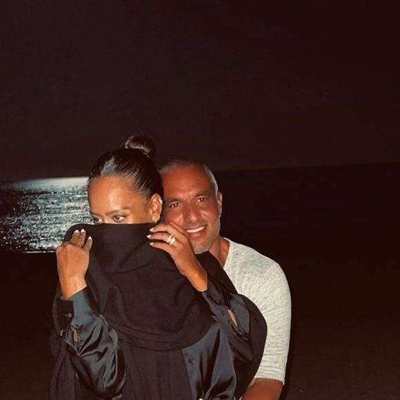 Amel Bent avec son mari Patrick Antonelli et leurs trois enfants. Photo publiée par Patrick Antonelli sur Instagram le 22 août 2021.