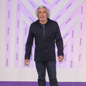 En effet, un jeune fan n'a pas pu avoir un autographe de la part d'Alain Chabat

Alain Chabat à la présentation de la mini série animée "Asterix et Obelix : le combat des chefs" au Festival Séries Mania à Lille le 23 mars 2025.

© Stéphane Vansteenkiste / Bestimage