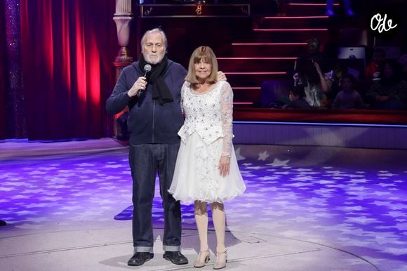 Stéphane Rolland et son mari Pierre, Jean-Jacques Debout, Chantal Goya, lors de la représentation pour Les Pièces Jaunes du Cirque Bouglione au Cirque d’Hiver organisée par le couturier Stéphane Rolland et Pierre Martinez, Paris, France, le 10 janvier 2026. © Jack Tribeca / Bestimage
