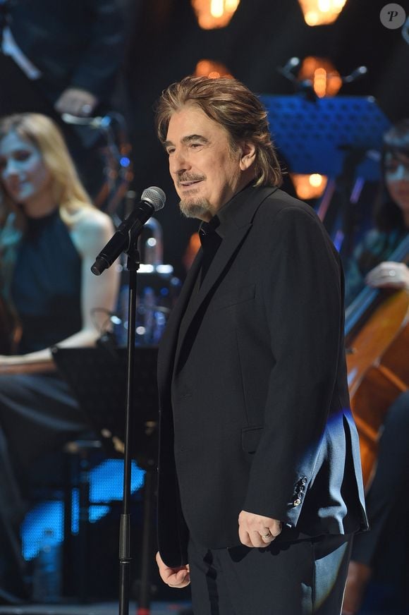 Une confession lucide, à l’image d’un artiste longtemps emporté par le rythme effréné de sa carrière, lui qui pouvait enchaîner plus de 200 dates de concerts par an.

Exclusif -Serge Lama - Enregistrement de l'émission "Bon anniversaire Line" à l'occasion des 90 ans de L.Renaud au Théâtre Bobino à Paris, qui sera diffusée le Mardi 3 juillet à 20h55 sur France 2. Le 25 juin 2018.
© Coadic Guirec / Bestimage