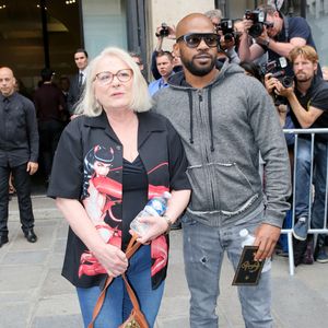 Une personne s'est fait passer pour son fils Rudy (ndlr : elle est la mère de Marilou, née de son union avec le sculpteur Philippe Berry, ainsi que de Rudy, son fils adoptif né en 1988).

Josiane Balasko et son fils adoptif Rudy Berry - Arrivées au défilé de mode "Jean Paul Gaultier", collection Haute-Couture automne-hiver 2015/2016, au siège de la marque Jean-Paul Gaultier à Paris, le 8 juillet 2015 Veeren -Christophe Clovis / Bestimage