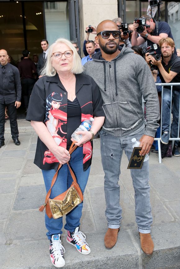 Une personne s'est fait passer pour son fils Rudy (ndlr : elle est la mère de Marilou, née de son union avec le sculpteur Philippe Berry, ainsi que de Rudy, son fils adoptif né en 1988).

Josiane Balasko et son fils adoptif Rudy Berry - Arrivées au défilé de mode "Jean Paul Gaultier", collection Haute-Couture automne-hiver 2015/2016, au siège de la marque Jean-Paul Gaultier à Paris, le 8 juillet 2015 Veeren -Christophe Clovis / Bestimage