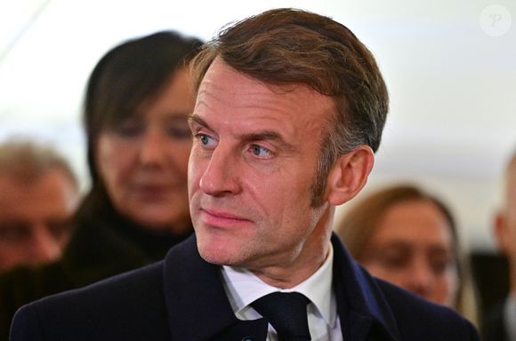 Le président de la République française Emmanuel Macron lors de sa visite du site de l'extension prévue de la gare de Marseille Saint-Charles, à Marseille, France, le 16 décembre 2025. © Christian Liewig/Bestimage