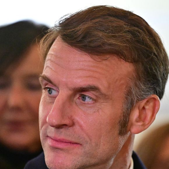 Le président de la République française Emmanuel Macron lors de sa visite du site de l'extension prévue de la gare de Marseille Saint-Charles, à Marseille, France, le 16 décembre 2025. © Christian Liewig/Bestimage