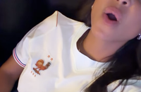 Christina Milian entonne la Marseillaise avant le matche France - Maroc