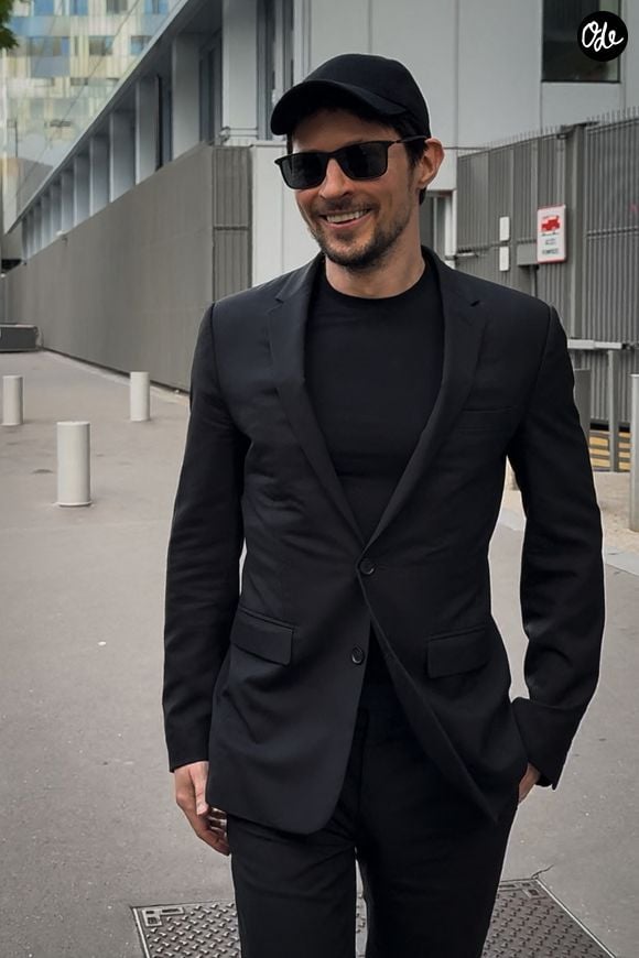 Il souhaite que tous ses enfants soient traités de manière parfaitement équitable dans sa succession.

Le fondateur de Telegram Pavel Durov entouré de ses avocats à la sortie du tribunal de Paris lundi soir ou il a été intérrogé par les juges, le 28 juillet 2025.
© Yehiel Chekroune - Julien Sarkissian / Bestimage