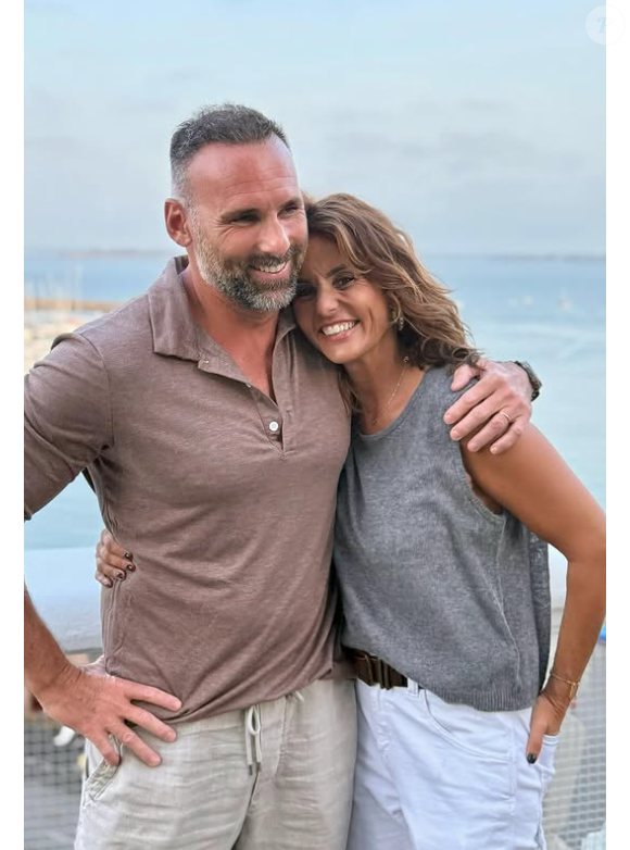 Depuis, Faustine Bollaert s'est affichée avec un homme cher à son coeur. Faustine Bolaert prend la pose avec son frère Charles, qui vit à Miami.