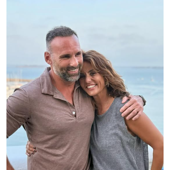 Depuis, Faustine Bollaert s'est affichée avec un homme cher à son coeur.

Faustine Bolaert prend la pose avec son frère Charles, qui vit à Miami.