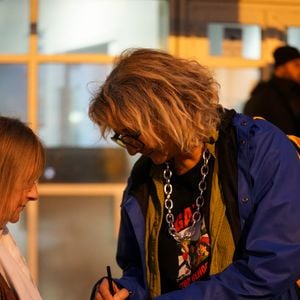 Exclusif - Corinne Masiero - Sortie des invités de l'enregistrement de "Vivement Dimanche" aux Studios Rive Gauche le 5 novembre 2025.
Cette émission sera diffusée sur France 3 le 30 novembre 2025.

© Anne-Sophie Guebey / Bestimage