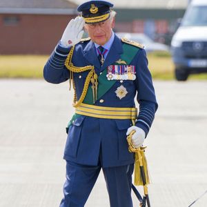Charles III a affirmé qu'il va "pas trop mal", rassurant ainsi les Britanniques. 

Le roi Charles III d'Angleterre durant une visite en Ecosse. © Alpha Agency / Bestimage