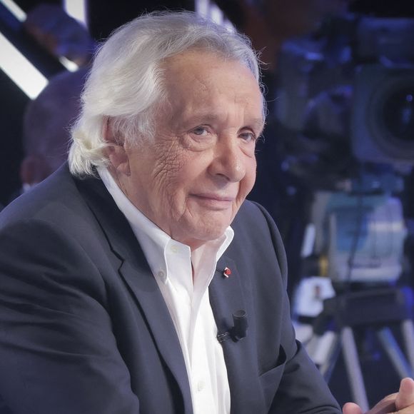 Exclusif - Michel Sardou sur le plateau de l'émission Touche pas à mon poste (TPMP) présentée en direct par C.Hanouna et diffusée sur C8 le 29 août 2022. © Jack Tribeca / Bestimage