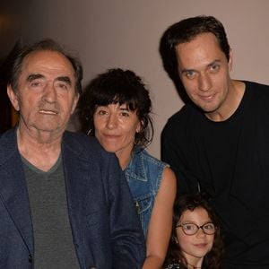 Exclusif -   Richard Bohringer, Romane Bohringer, sa fille Rose et Grand Corps Malade - Backstage du concert exceptionnel de Grand Corps Malade (Fabien Marsaud) avec de nombreux artistes sur scène au Trianon à Paris, le 17 juin 2016. À l'issue du concert Grand Corps Malade a reçu un disque de platine entouré de tous ses amis. © CVS / Veeren / Bestimage