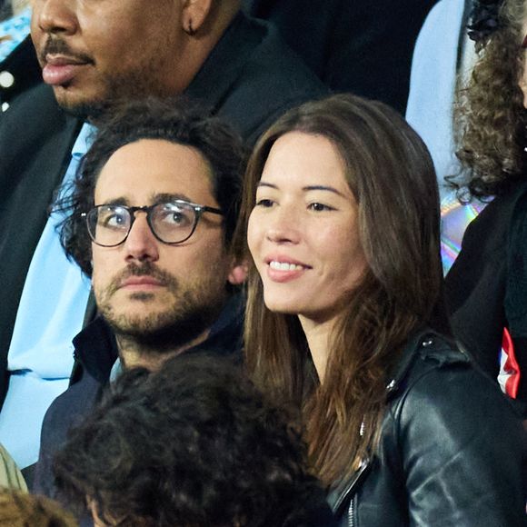 La journaliste a dévoilé la jolie nouvelle sur Instagram 
Thomas Hollande et sa femme Emilie Broussouloux - People des les tribunes de la coupe du Monde de Rugby France 2023 - Match de quart de finale "France-Afrique du Sud (28-29)" au Stade de France à Saint-Denis 15 octobre 2023. © Moreau-Jacovides/Bestimage