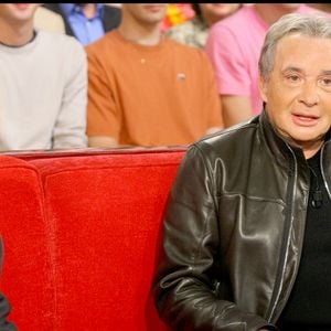 Michel Sardou s'en est voulu de faire souffrir Mireille Darc.

Michel Sardou et Mireille Darc sur le plateau de "Vivement Dimanche".  © Guillaume Gaffiot/Bestimage