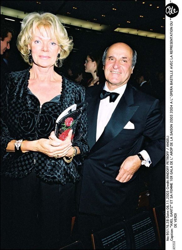 Axel Ganz et sa femme - 1er gala de l'AROP de la saison 2003-2004 à l'Opéra Bastille avec la représentation du "Trouvère" de Verdi - "Plan américain" - Féminin / homme.

BERTRAND RINDOFF PETROFF / BESTIMAGE