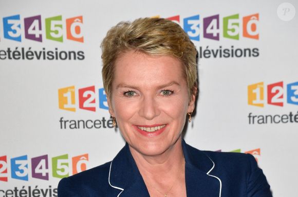 Élise Lucet lors du photocall de la présentation de la nouvelle dynamique 2017-2018 de France Télévisions. Paris, le 5 juillet 2017.
© Guirec Coadic/Bestimage