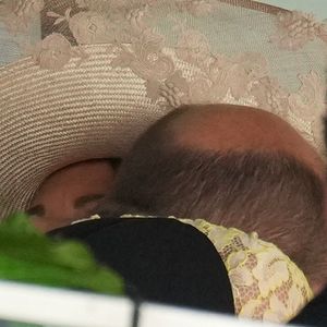 Le prince William, prince de Galles, et sa belle-mère, Carole Middleton - Les royautés assistent à la course hippique Royal Ascot (Jour 2), le 18 juin 2025. (Julien Burton / Bestimage)