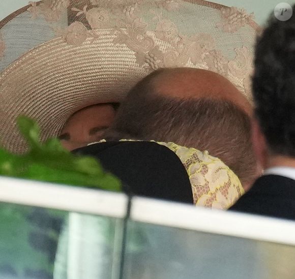 Le prince William, prince de Galles, et sa belle-mère, Carole Middleton - Les royautés assistent à la course hippique Royal Ascot (Jour 2), le 18 juin 2025. (Julien Burton / Bestimage)