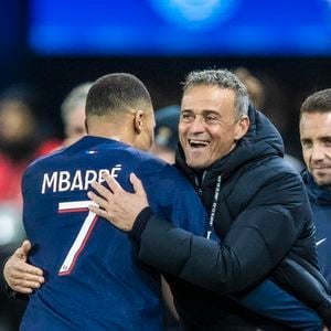 “Le coach doit convaincre ses joueurs que c'est possible. On a montré qu'on avait des stars au service de l'équipe, et non l'inverse”, ajoute Luis Enrique 

Kylian Mbappé et Luis Enrique - Trophée des Champions entre le PSG et Toulouse (2-0) au Parc des Princes à Paris le 3 janvier 2024. © Cyril Moreau/Bestimage