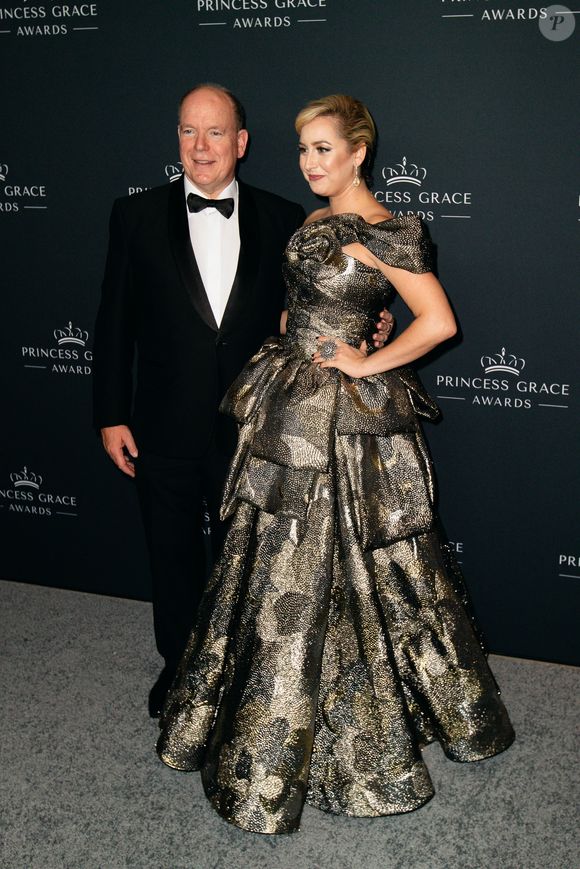 Le prince Albert II de Monaco et sa fille l'actrice / chanteuse Jazmin Grace Grimaldi au photocall de la soirée du 40ème anniversaire des Princess Grace Awards à l'hôtel Pierre de New York, NY, Etats-Unis, le 23 octobre 2024. © Daniel Ryan/Bestimage