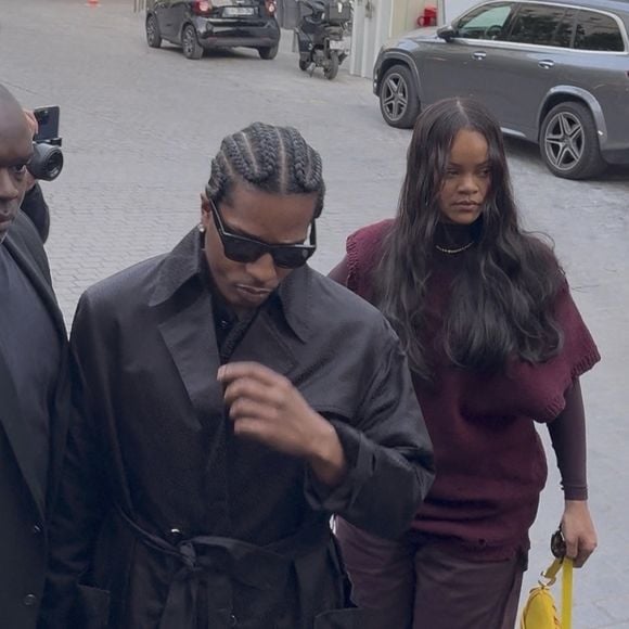 Rihanna et ASAP Rocky ont été vus au restaurant Siena à Paris. Le couple profite d'une sortie décontractée pour passer du temps ensemble dans la ville. @Backgrid USA / Bestimage Vendetta dailly / BACKGRID