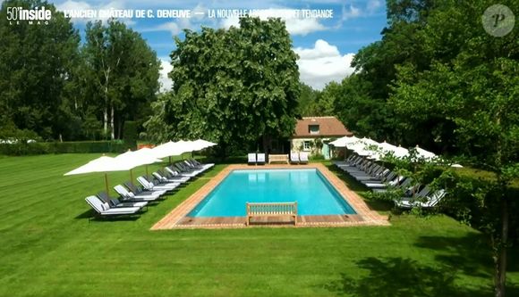 Comprenant aujourd'hui piscine, spa et restaurant

Le domaine de Catherine Deneuve en Normandie. @ TF1 / 50'Inside