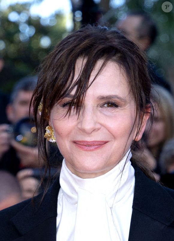 Juliette Binoche à la montée des marches du film "Amarga Navidad" lors du 79ème Festival International du Film de Cannes, le 19 mai 2026. Crédit Olivier Borde / Bestimage