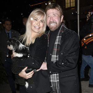 Chuck Norris et sa compagne Gena O'Kelley à la soirée VIP Gut Aiderbichl Christmas Market à Henndorf en Autriche, le 12 novembre 2019.
Backgrid USA / Bestimage