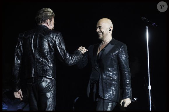 Pascal Obispo et Johnny Hallyday en concert au stade de France pour sa tournée 2012, troisième jour, le 17 juin © BORDE / CORLOUER / JACOVIDES / RINDOFF PETROFF / BESTIMAGE